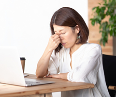 めまいの原因を見つけ、根本的な原因になっているところにアプローチすることで改善を目指します。